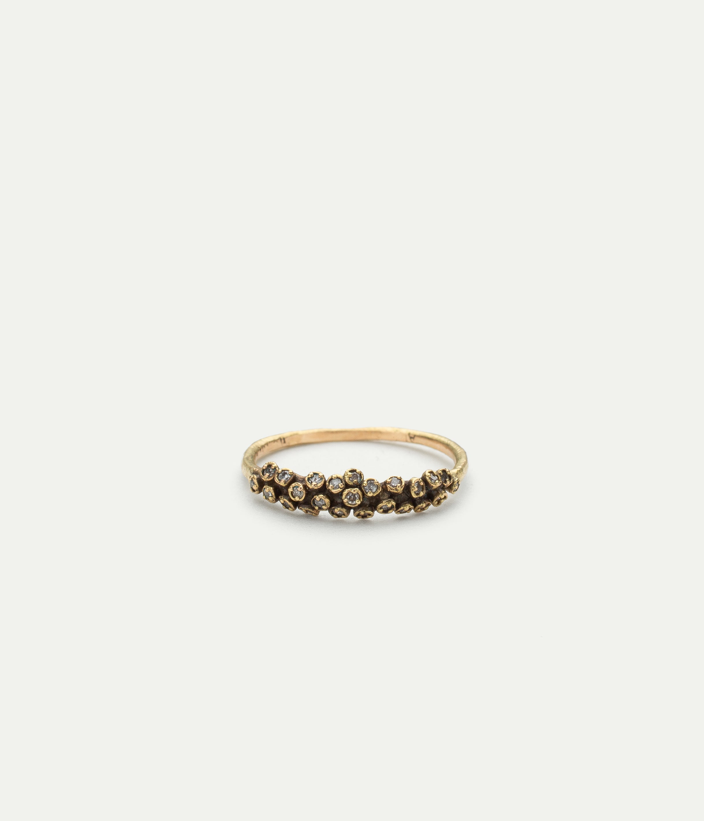 Cluster medium yellow gold and diamonds ring