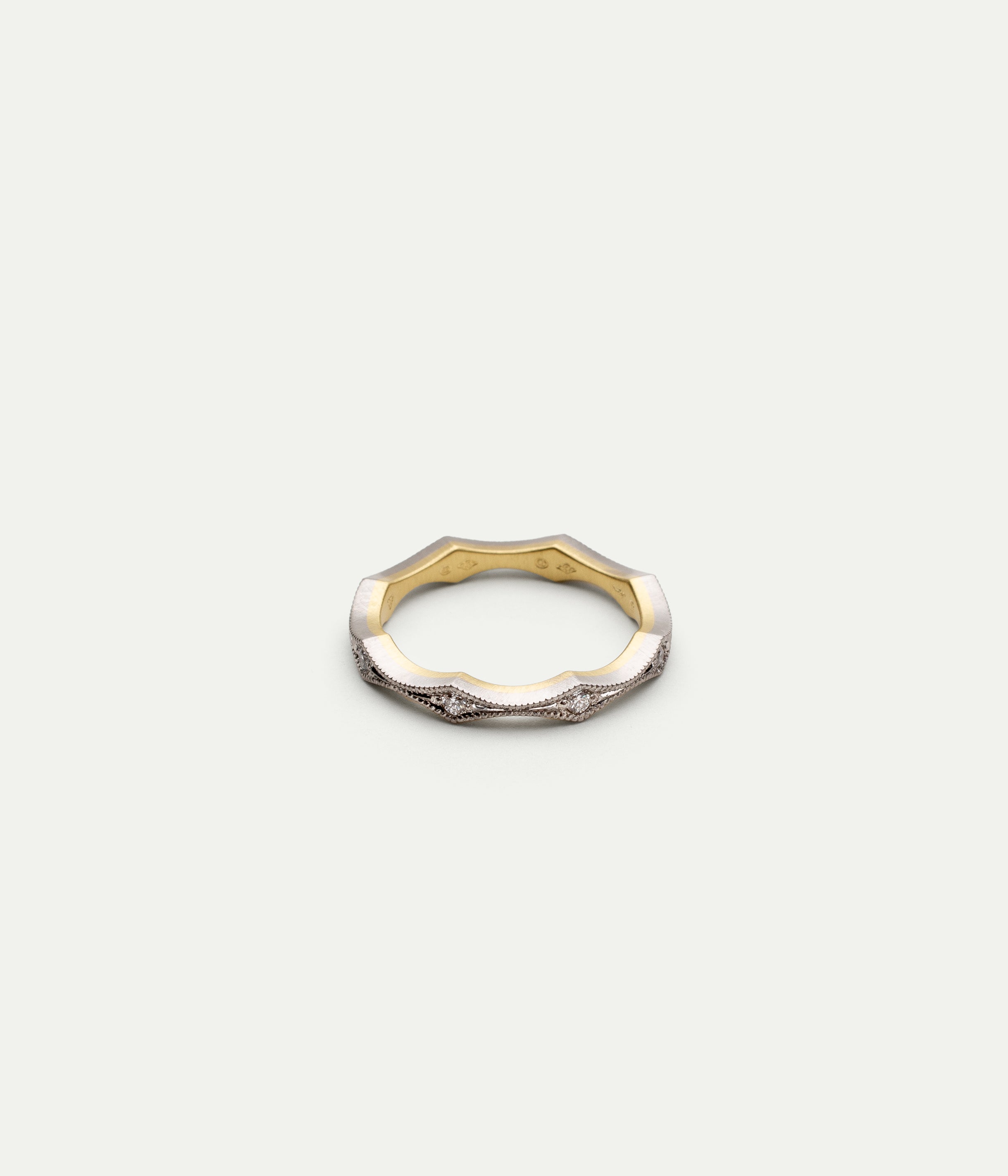 Movement white gold and diamonds ring
