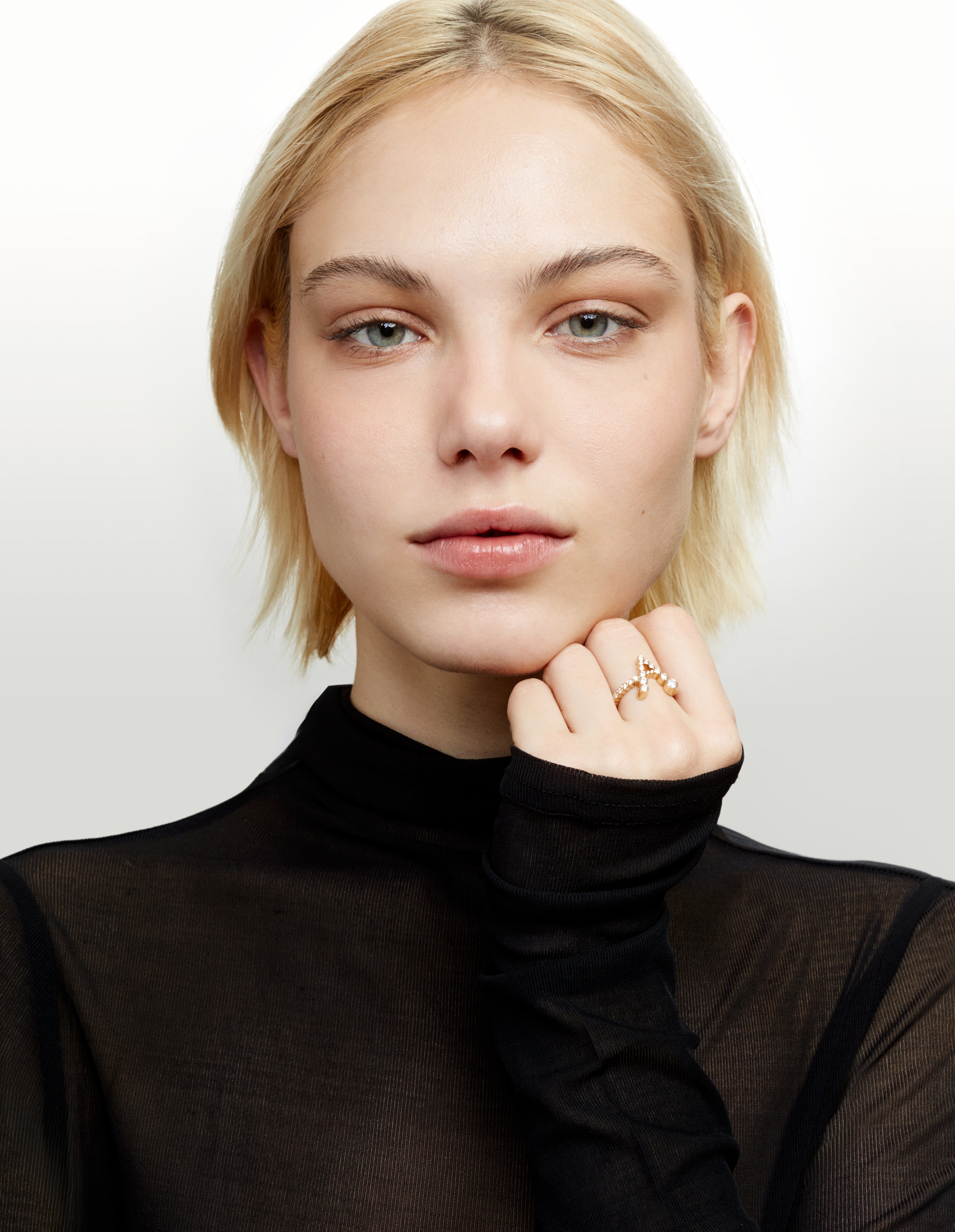 Yellow gold and diamonds A letter ring