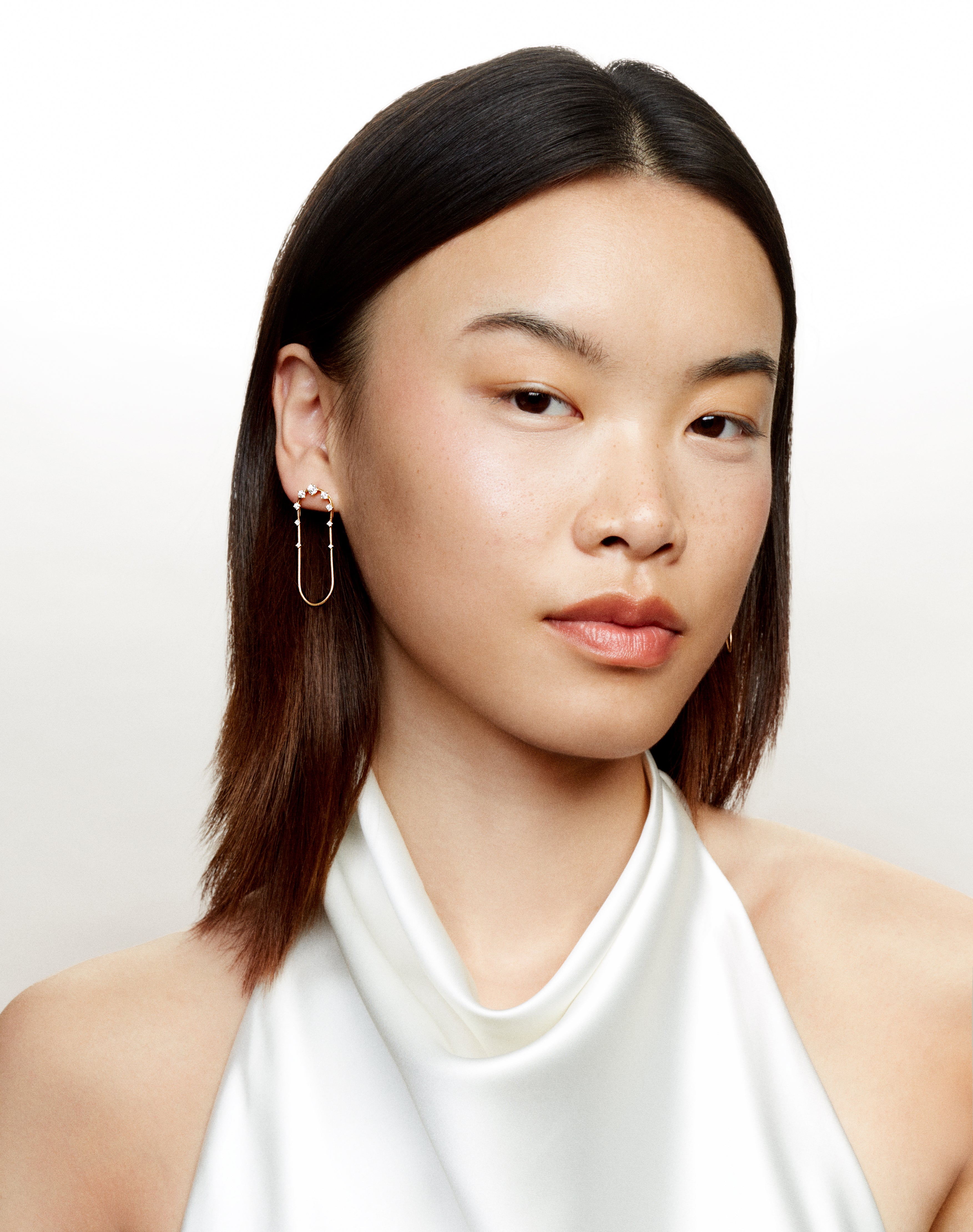 Single Chain Medium earrings