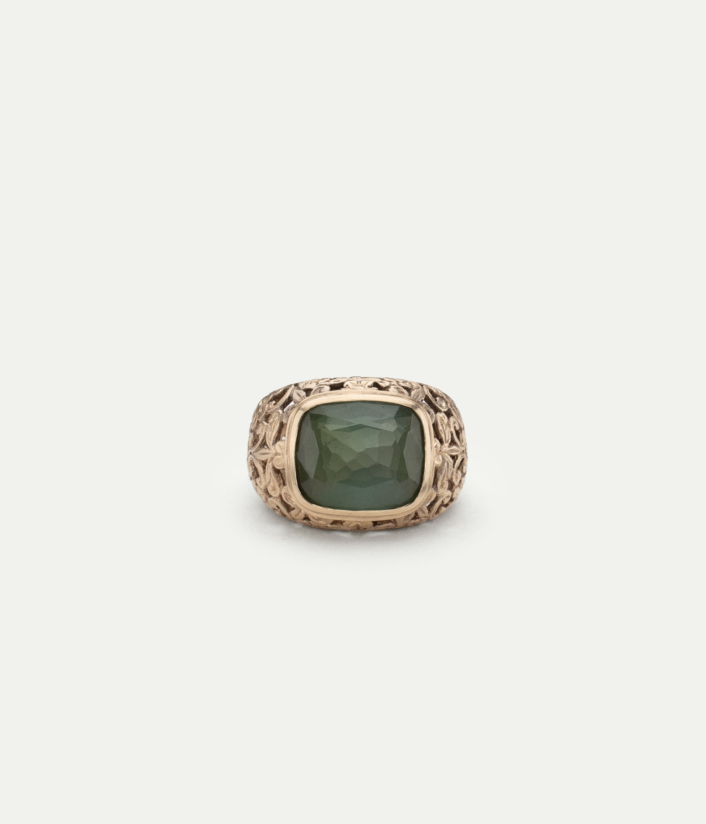 Medio Moghol white gold and tourmaline ring