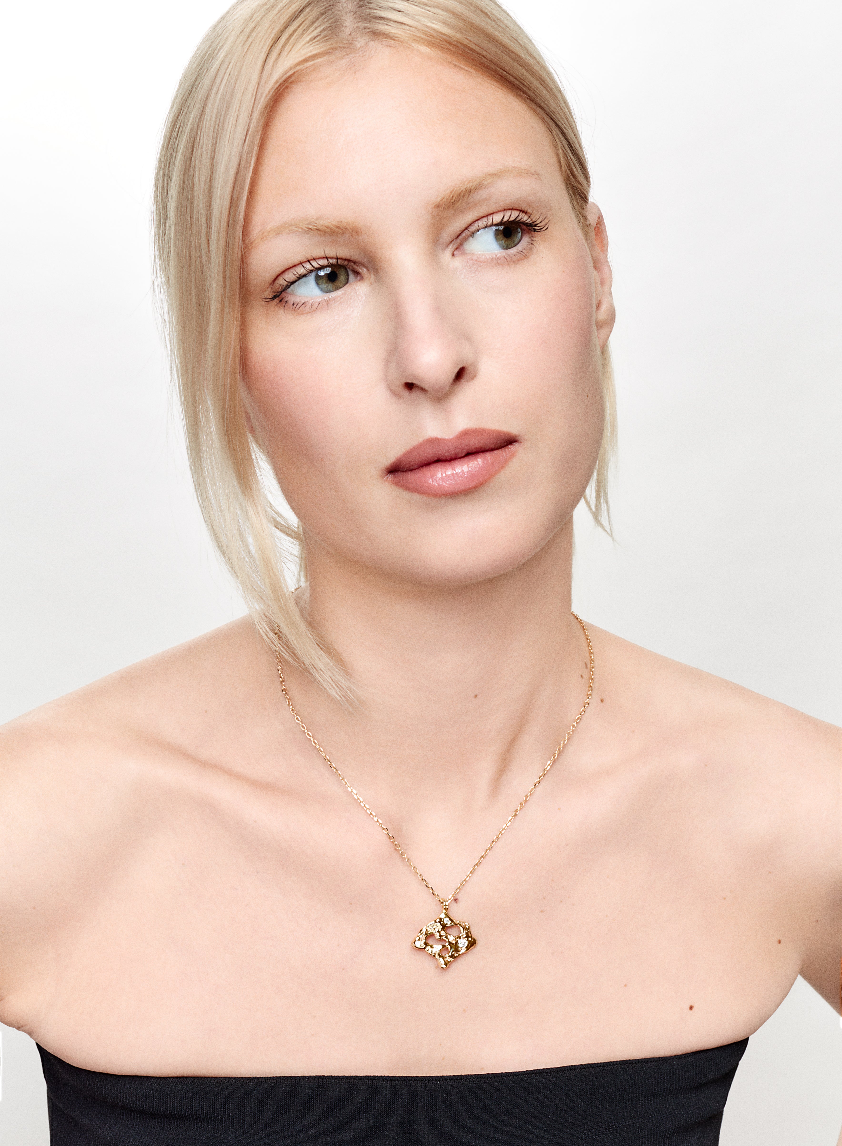 Amulet Shark diamonds necklace