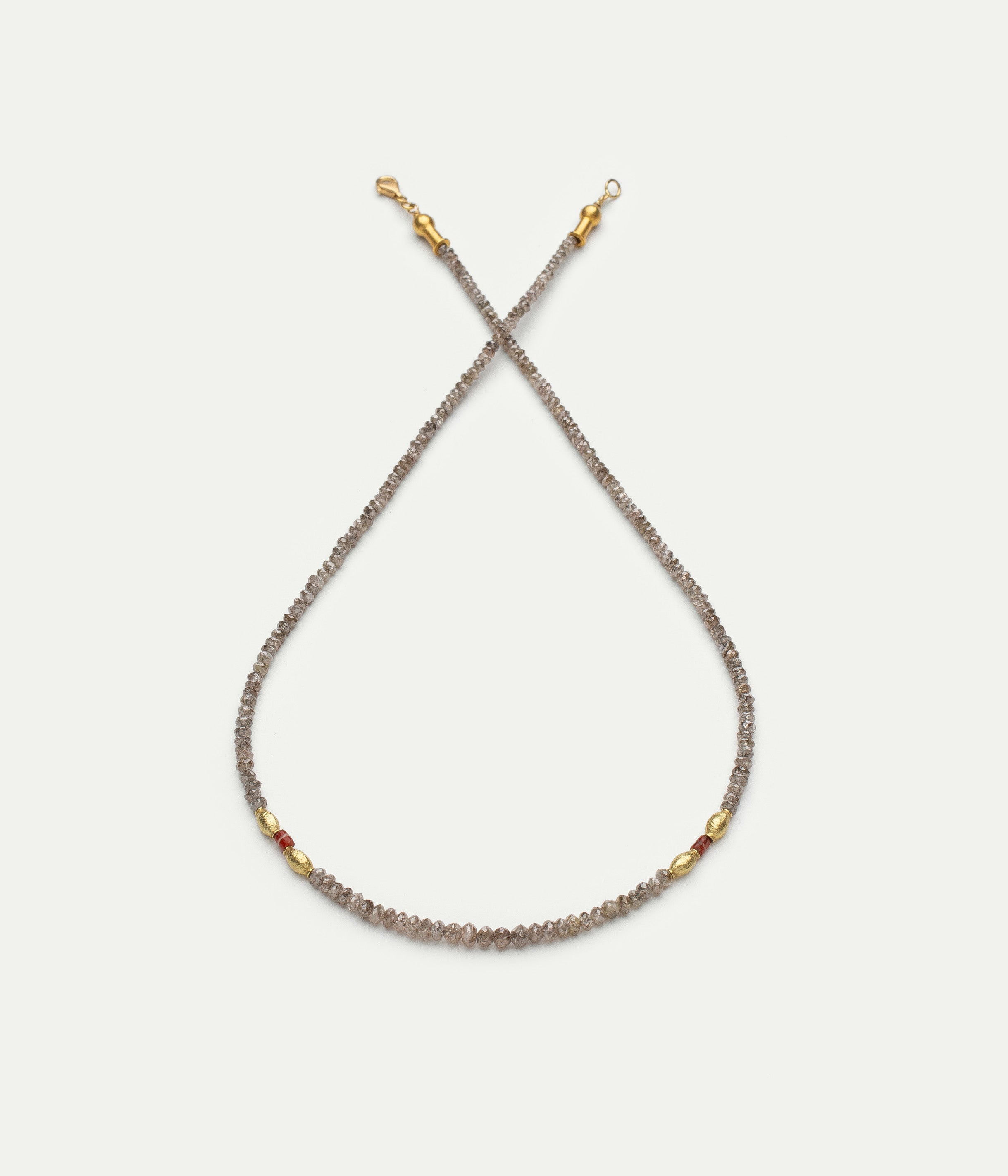 Collier Beads diamants gris et cornaline