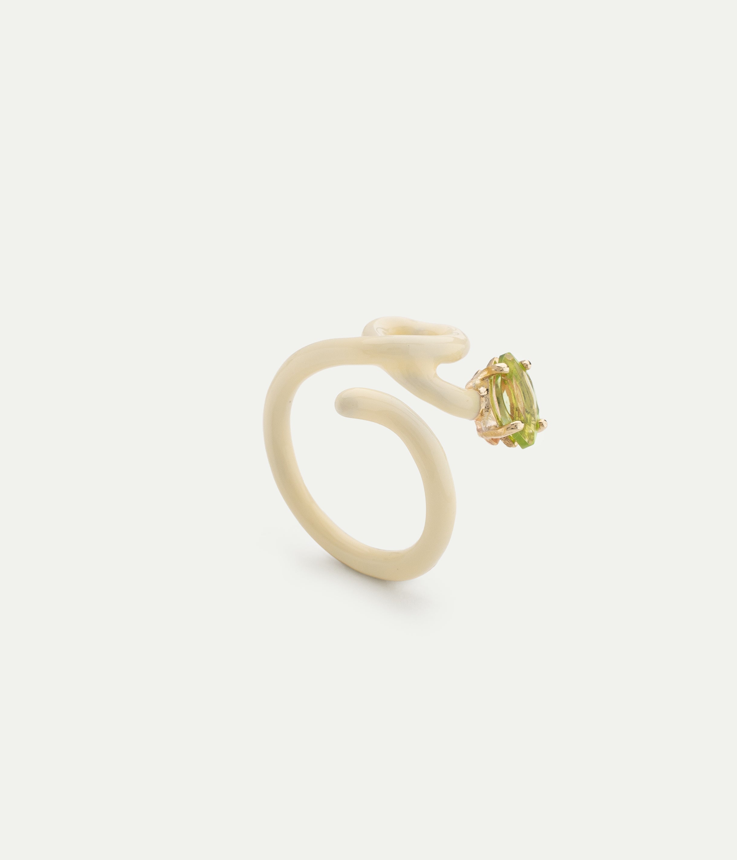 Baby Vine Panna Heart peridot ring