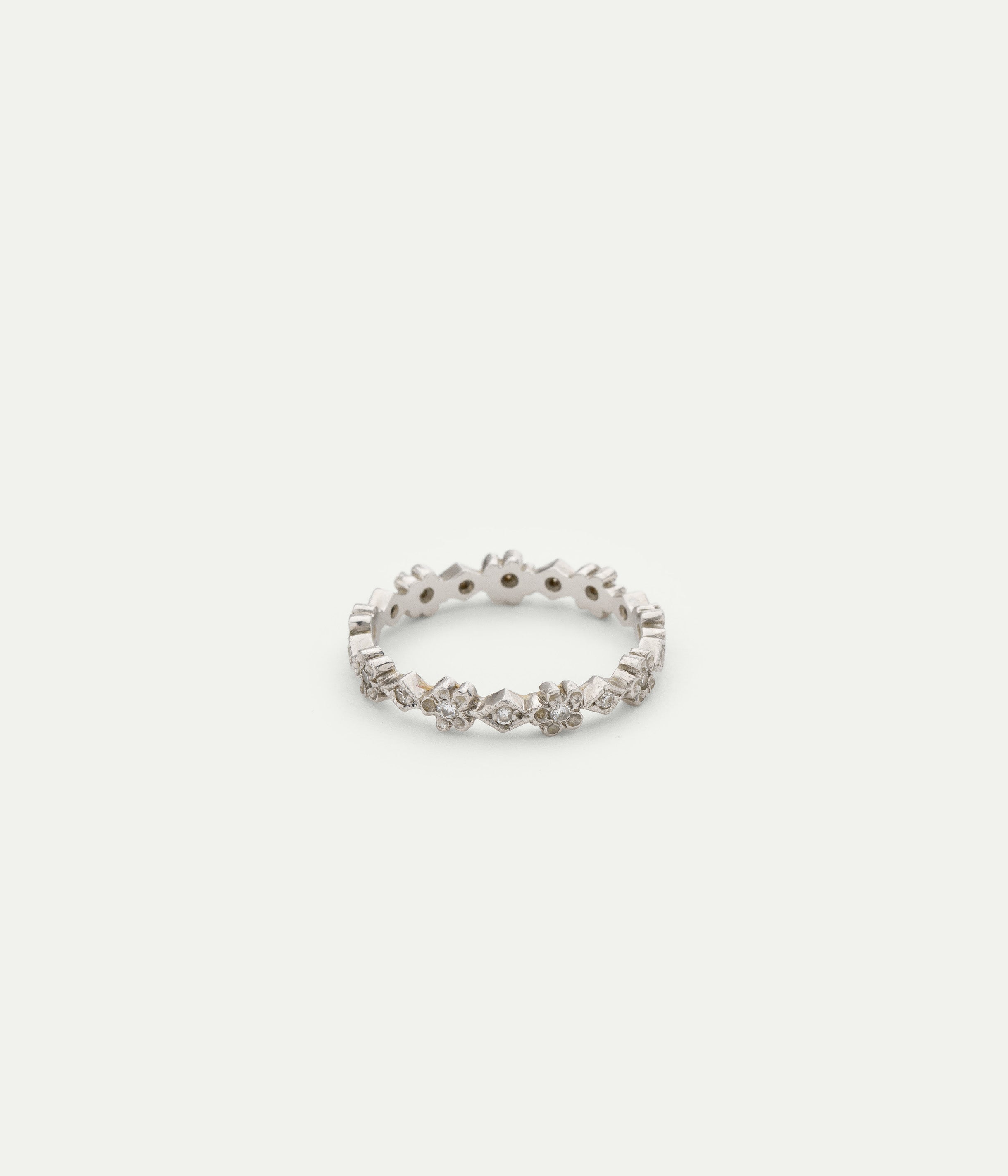 Mini Scallope platinum and diamond ring