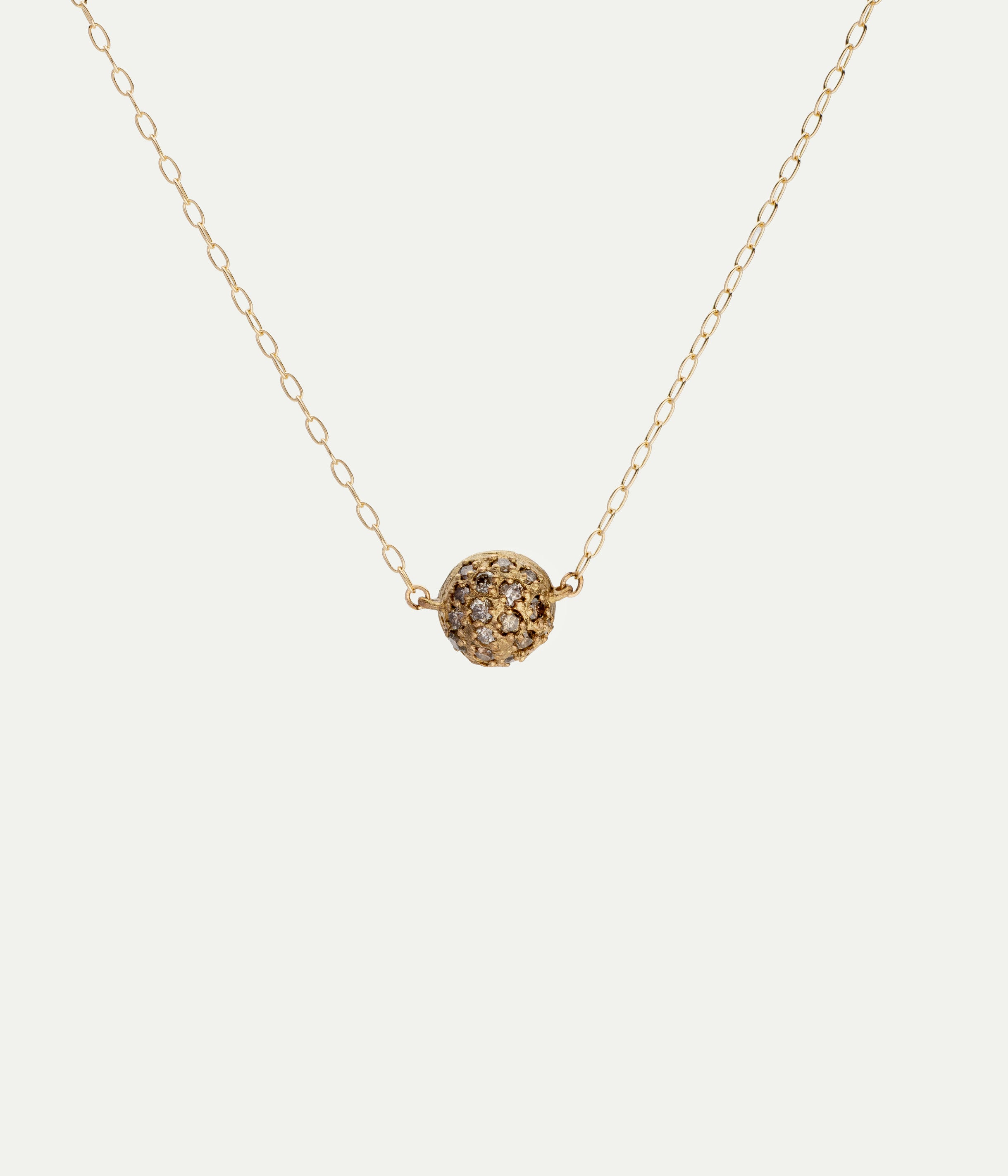 Collier Akoya or jaune, perle et diamants