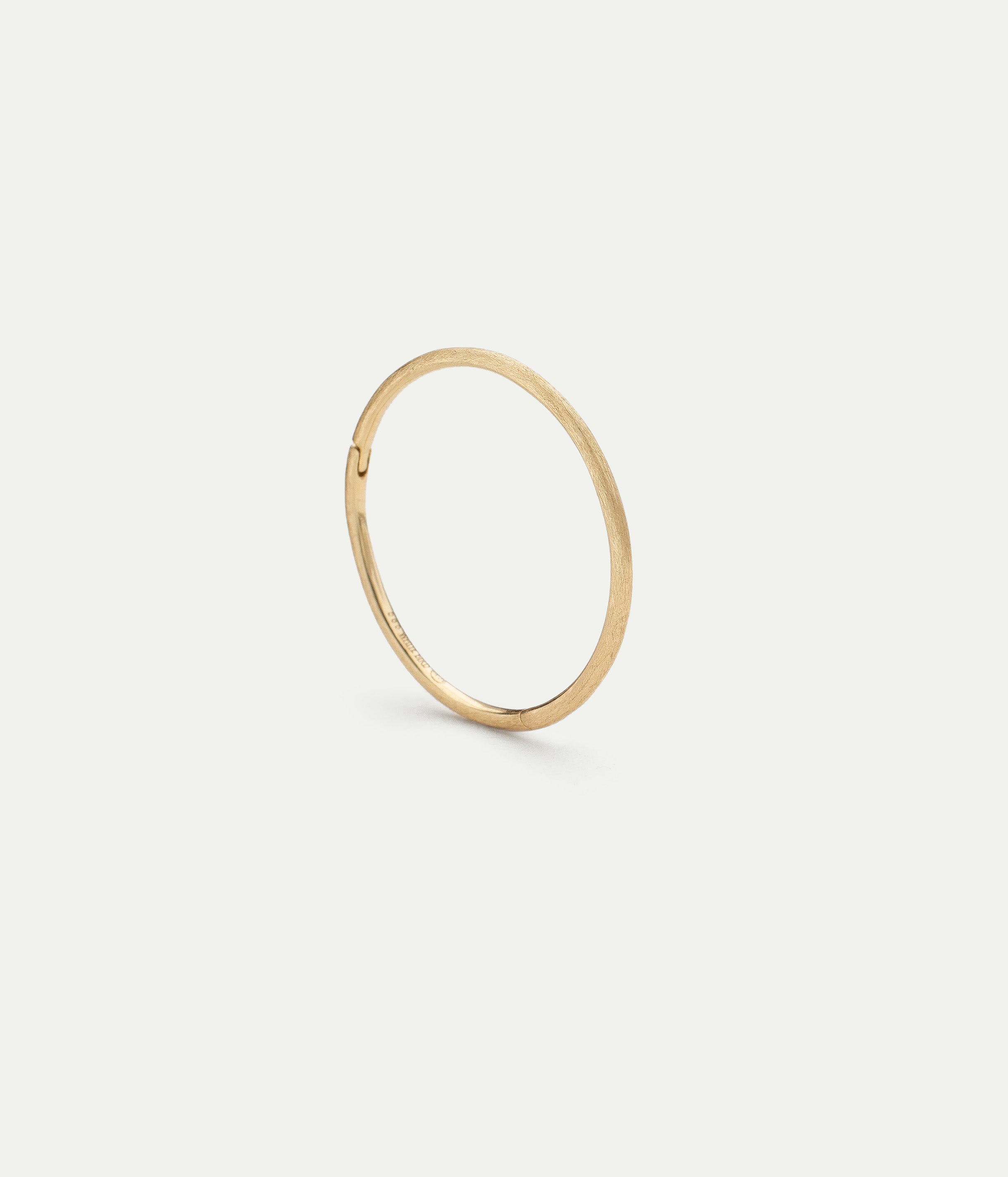Yvette yellow gold medium single hoop