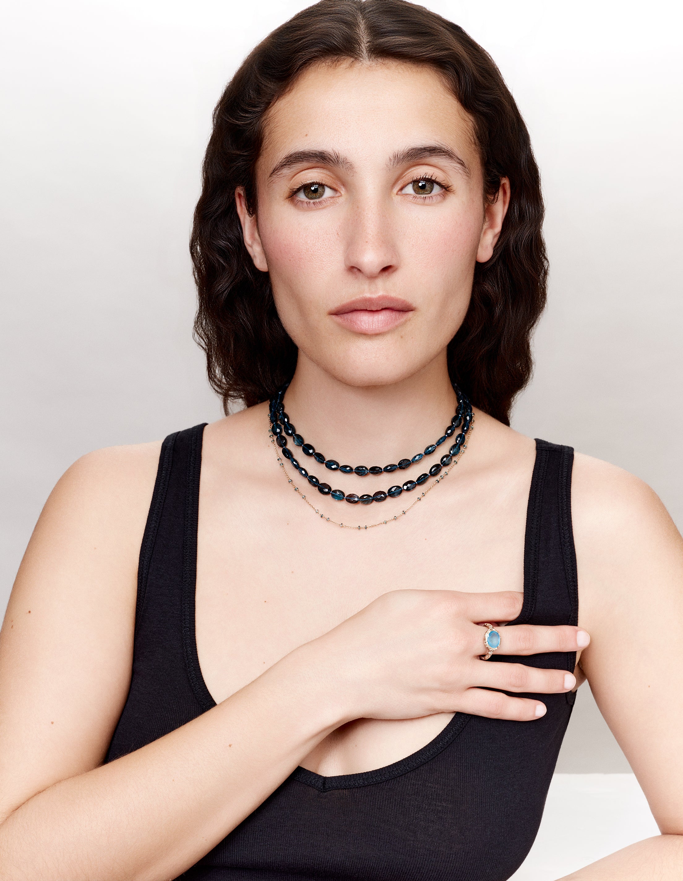 Collier Glitter or gris et saphir bleu