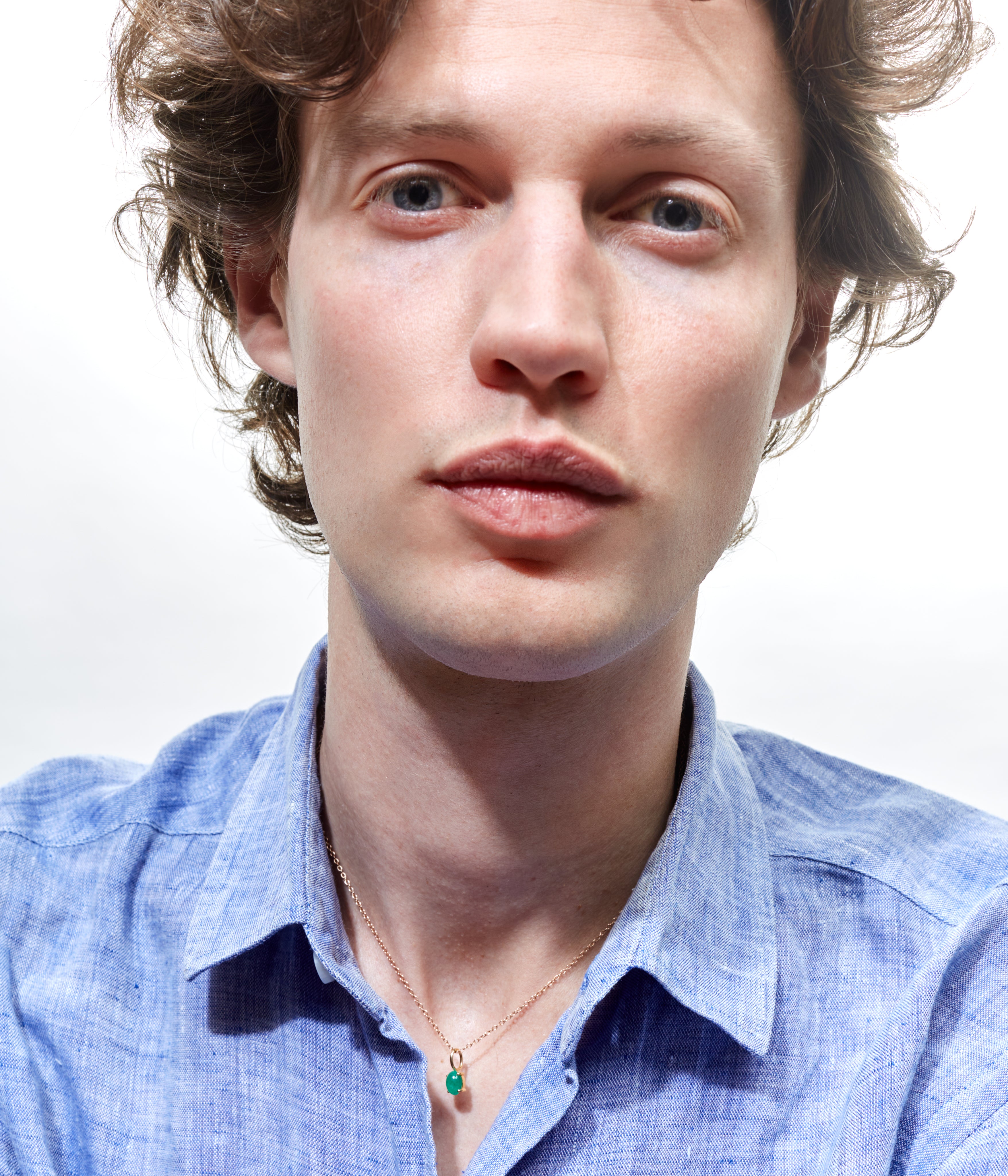 Dancing Drop yellow gold and emerald pendant