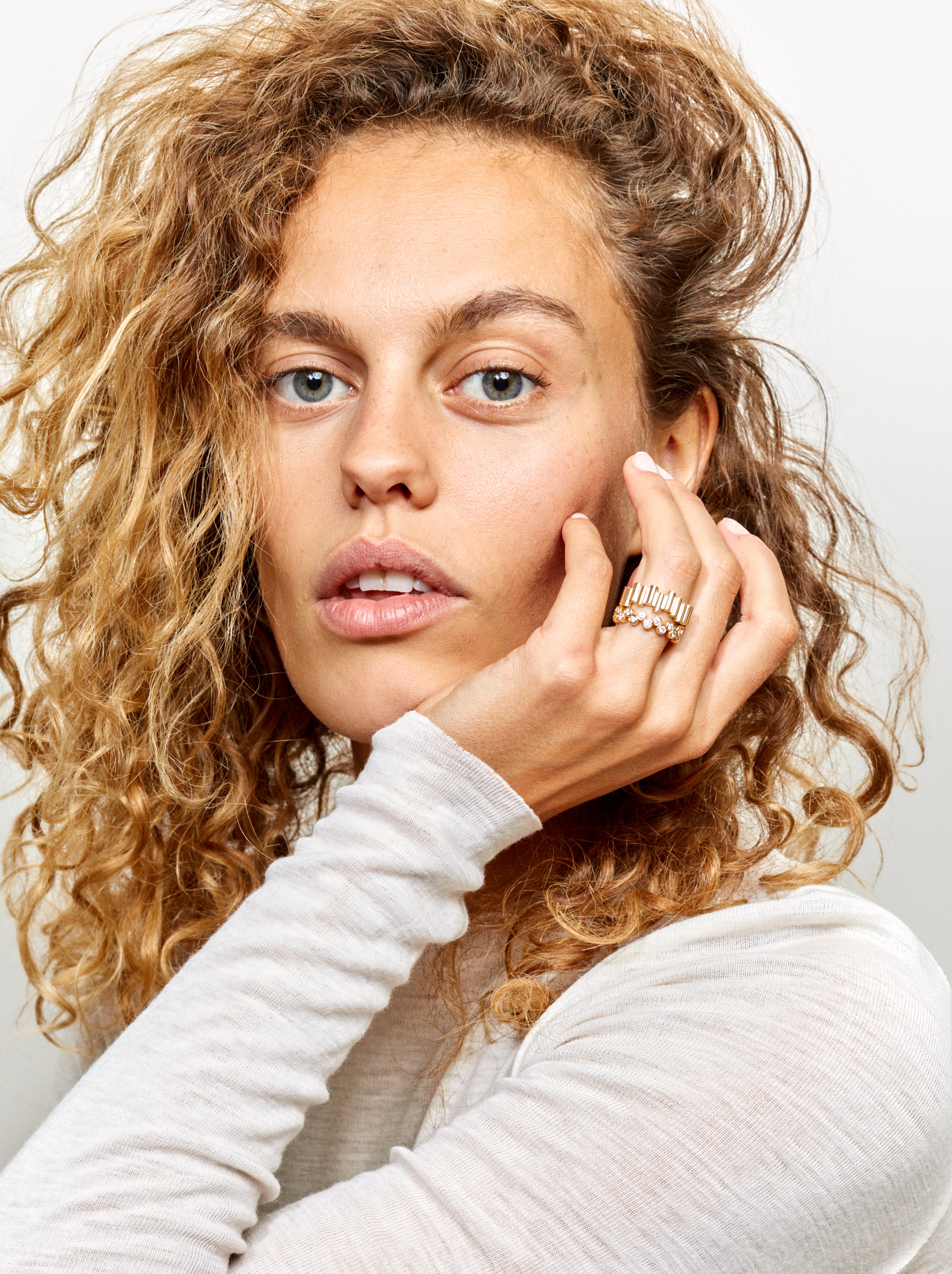 Edge Medium yellow gold ring