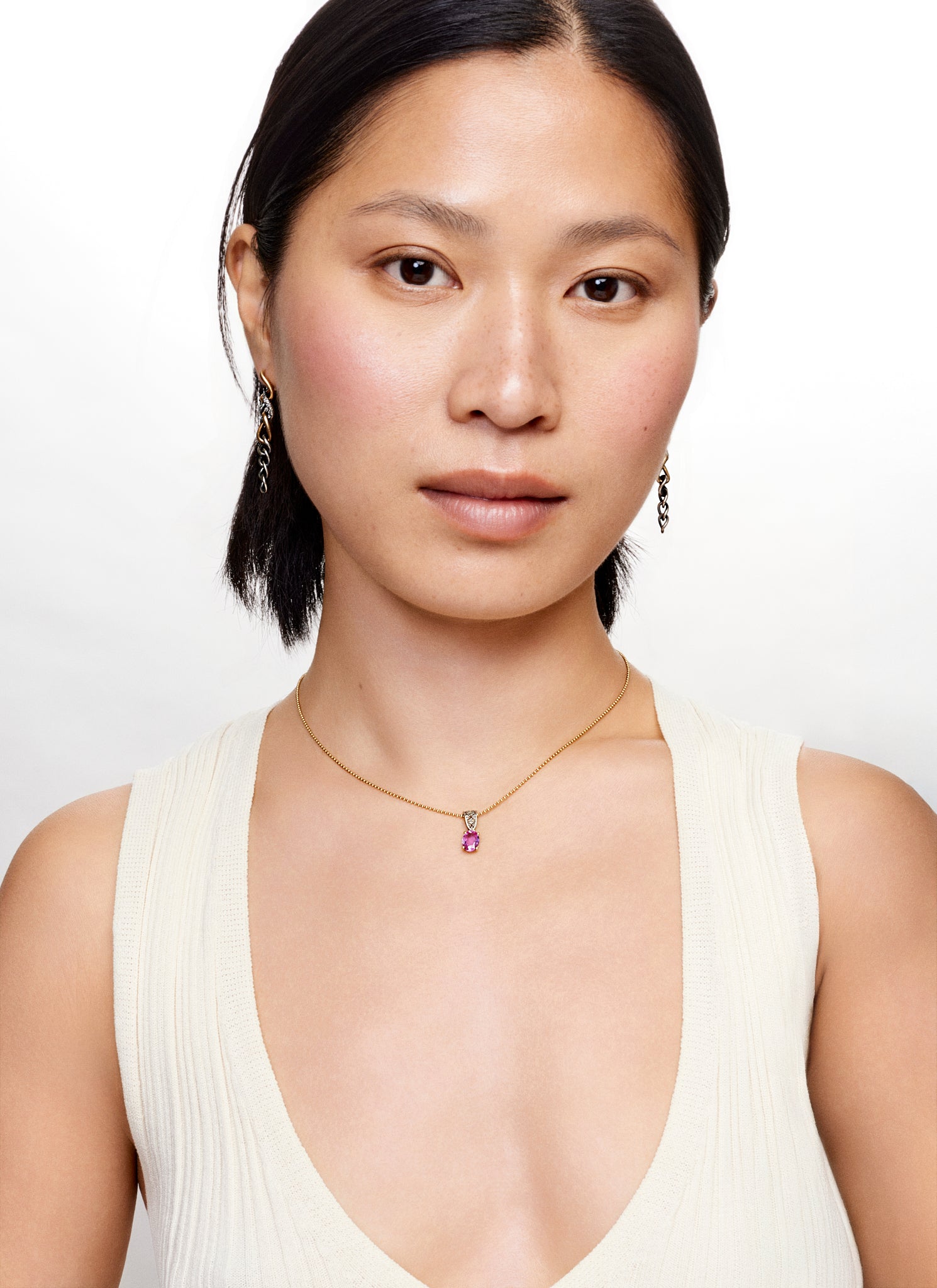 Interlace earrings in yellow gold and diamonds