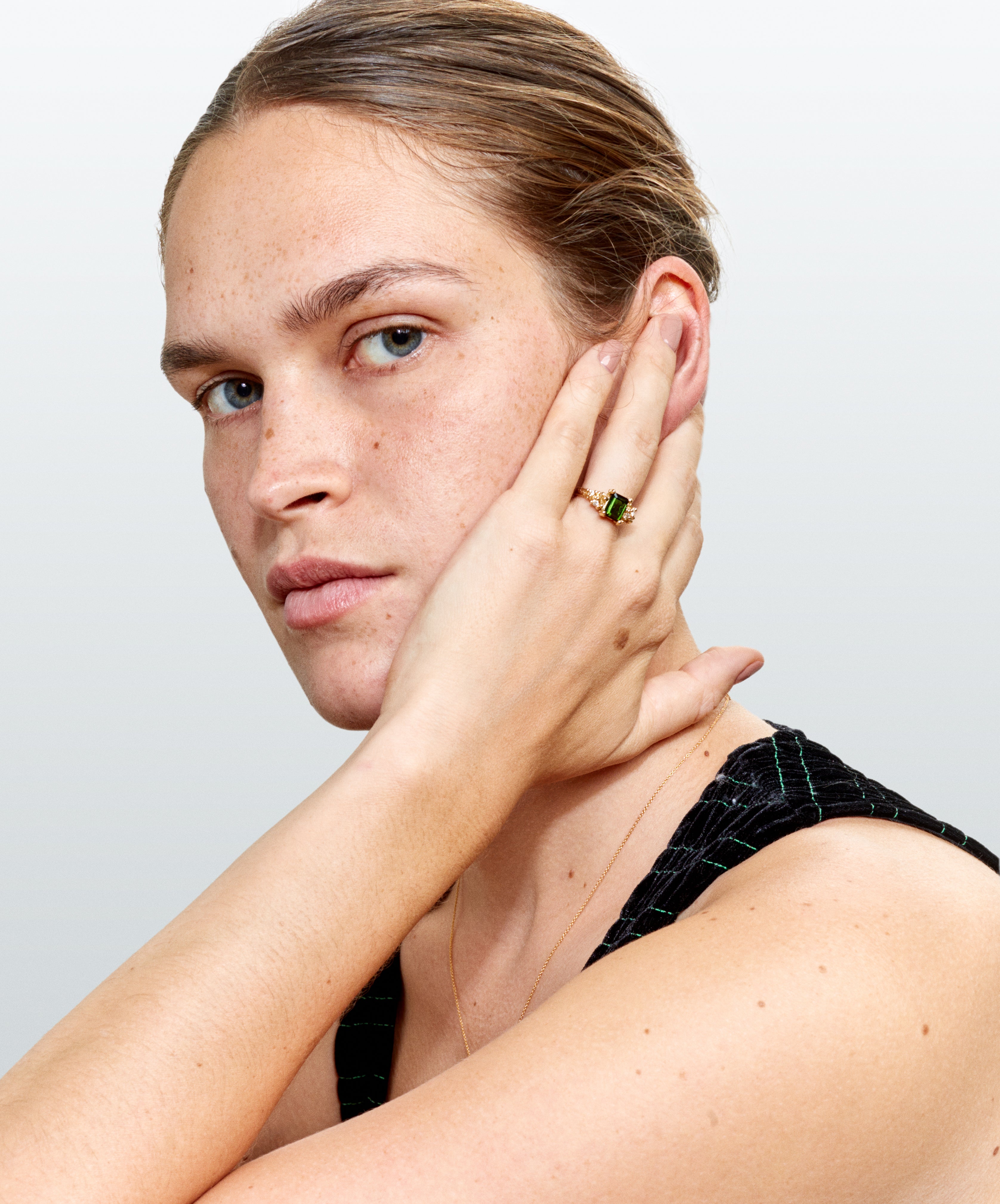 Granules tourmaline and diamonds ring