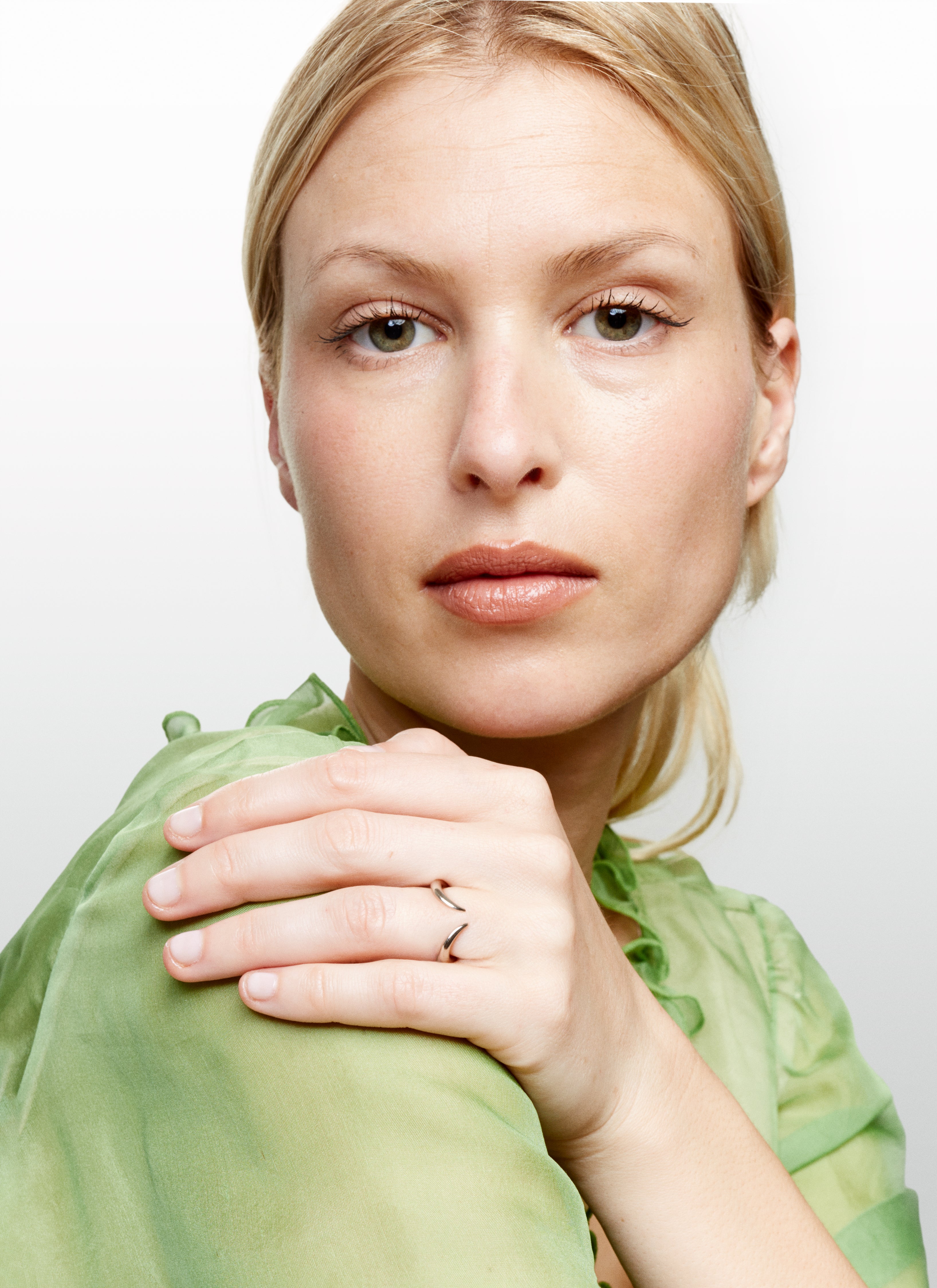White Gold Ebony Duchesse ring