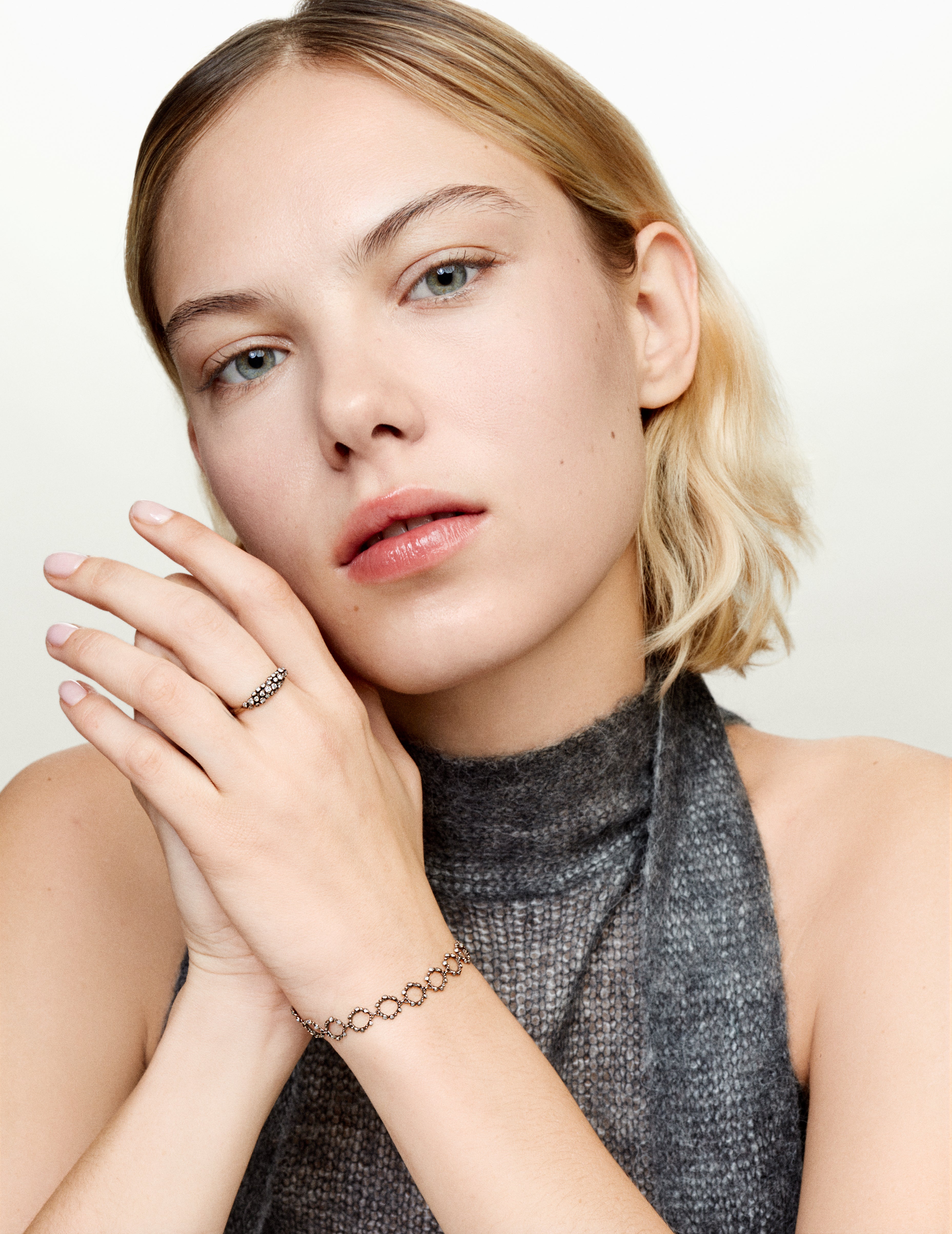 Cluster large white gold and diamonds ring