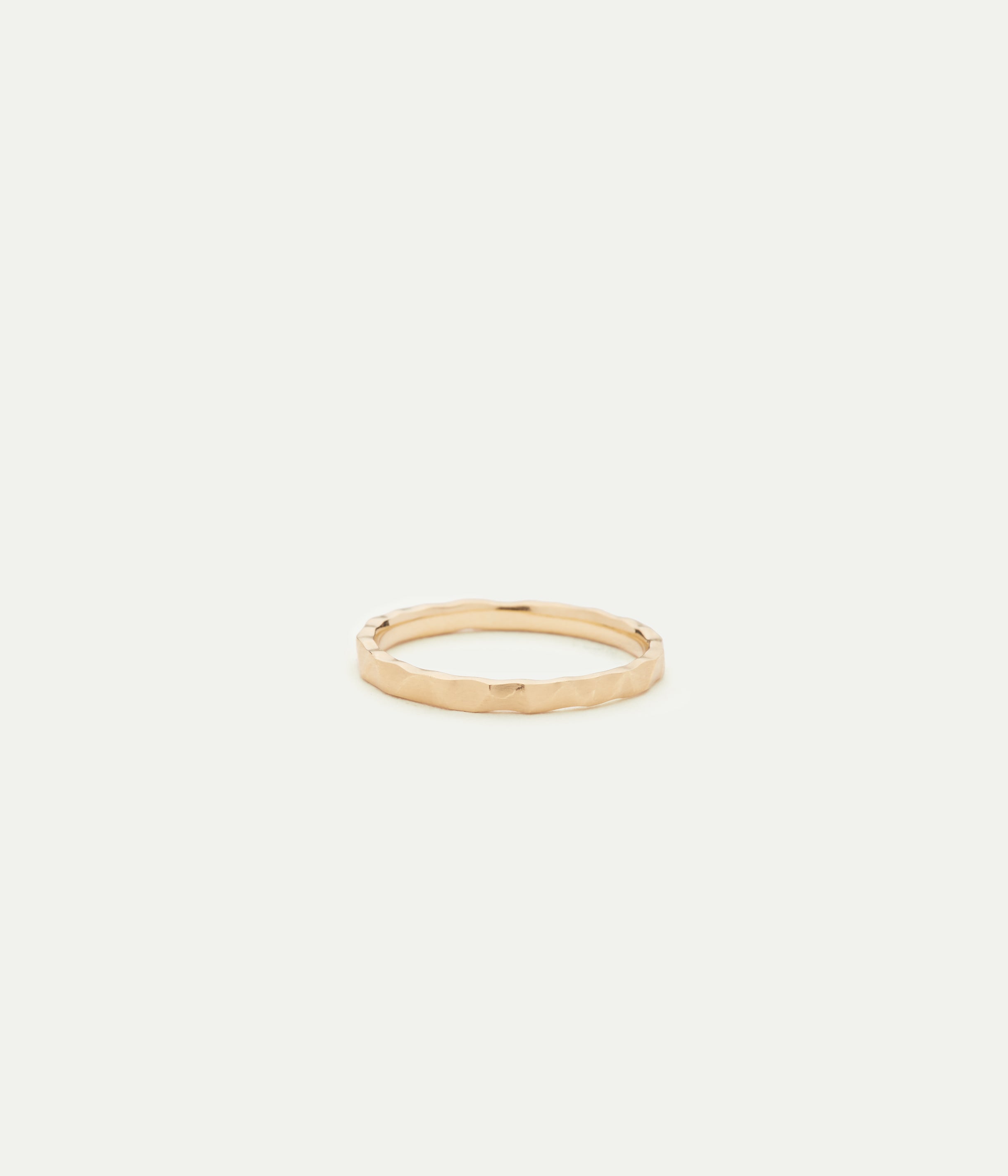 Mick hammered yellow gold band