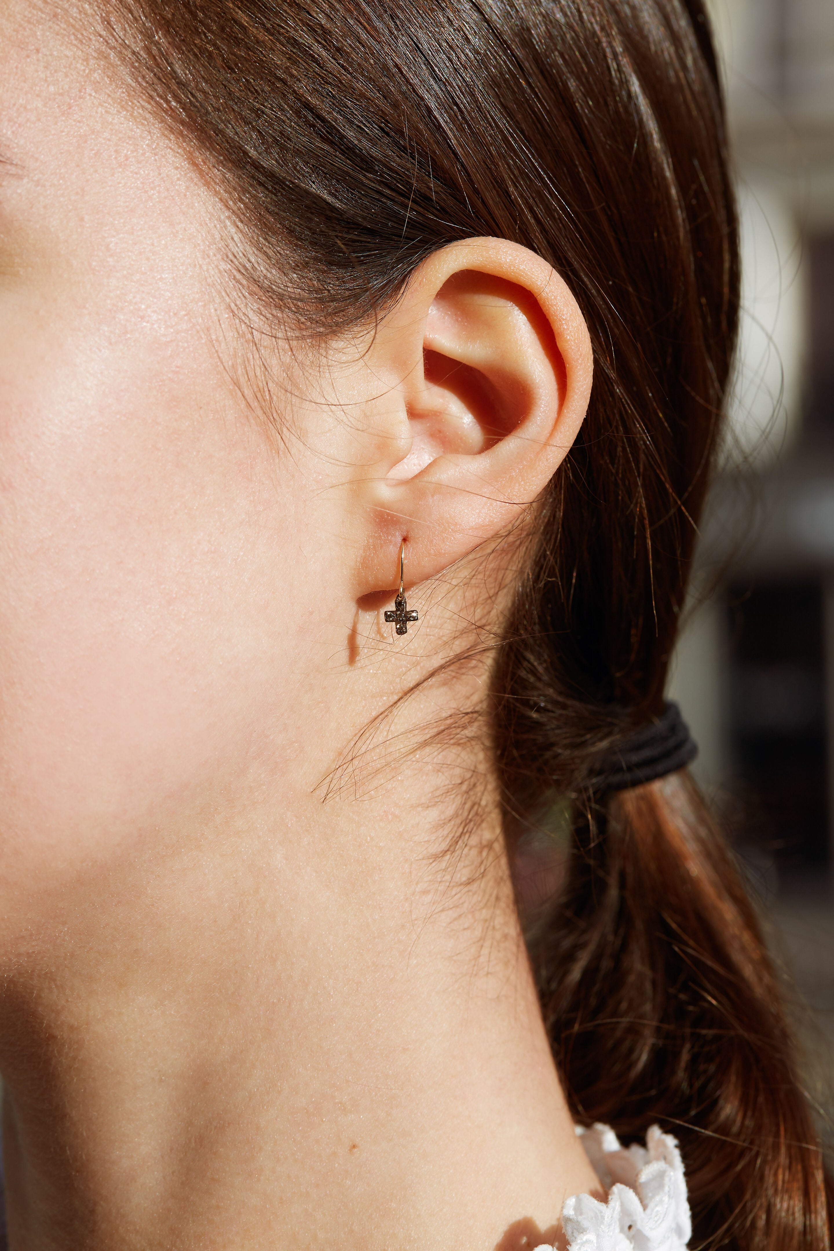 Boucle d'oreille single Cross or oxydé