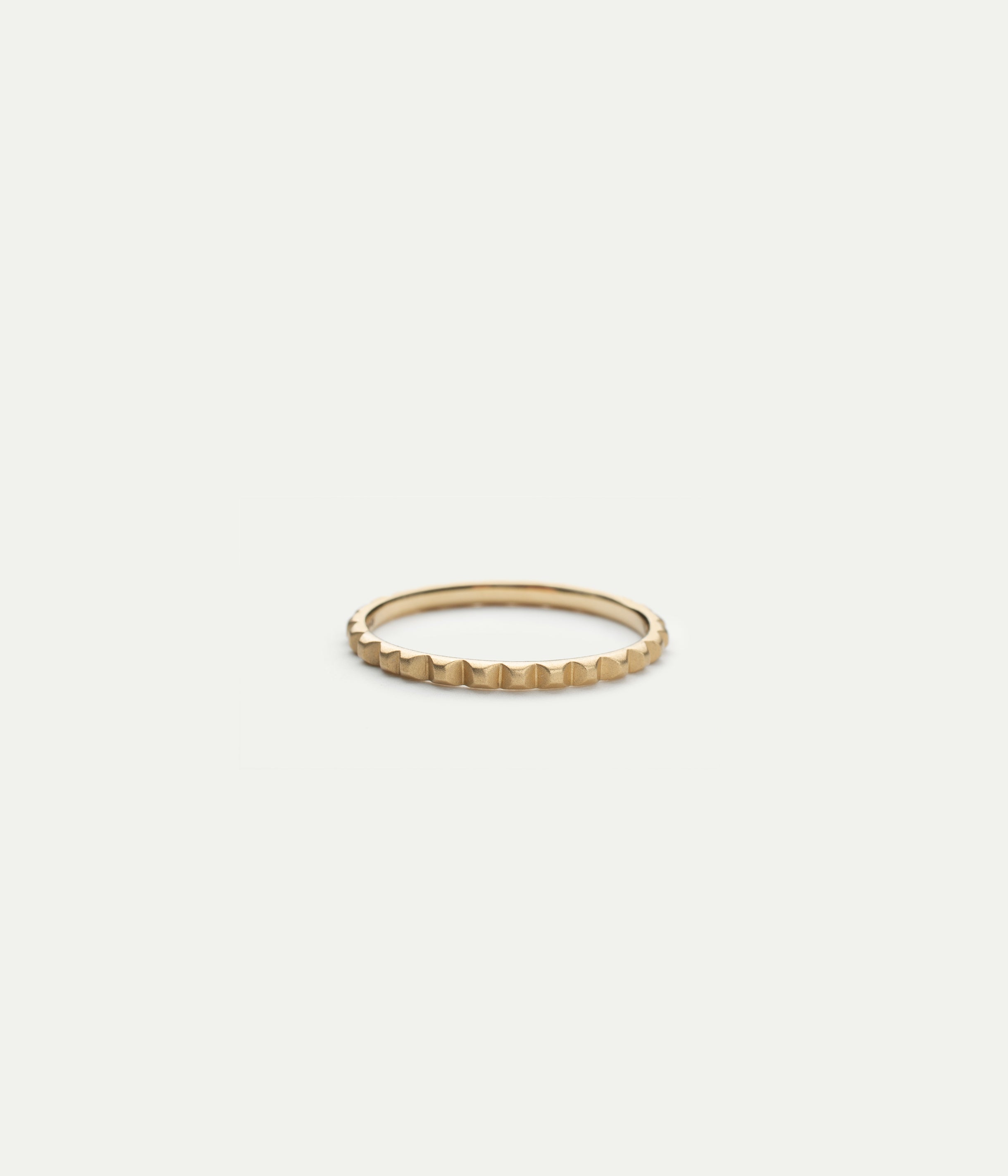 Uta yellow gold ring