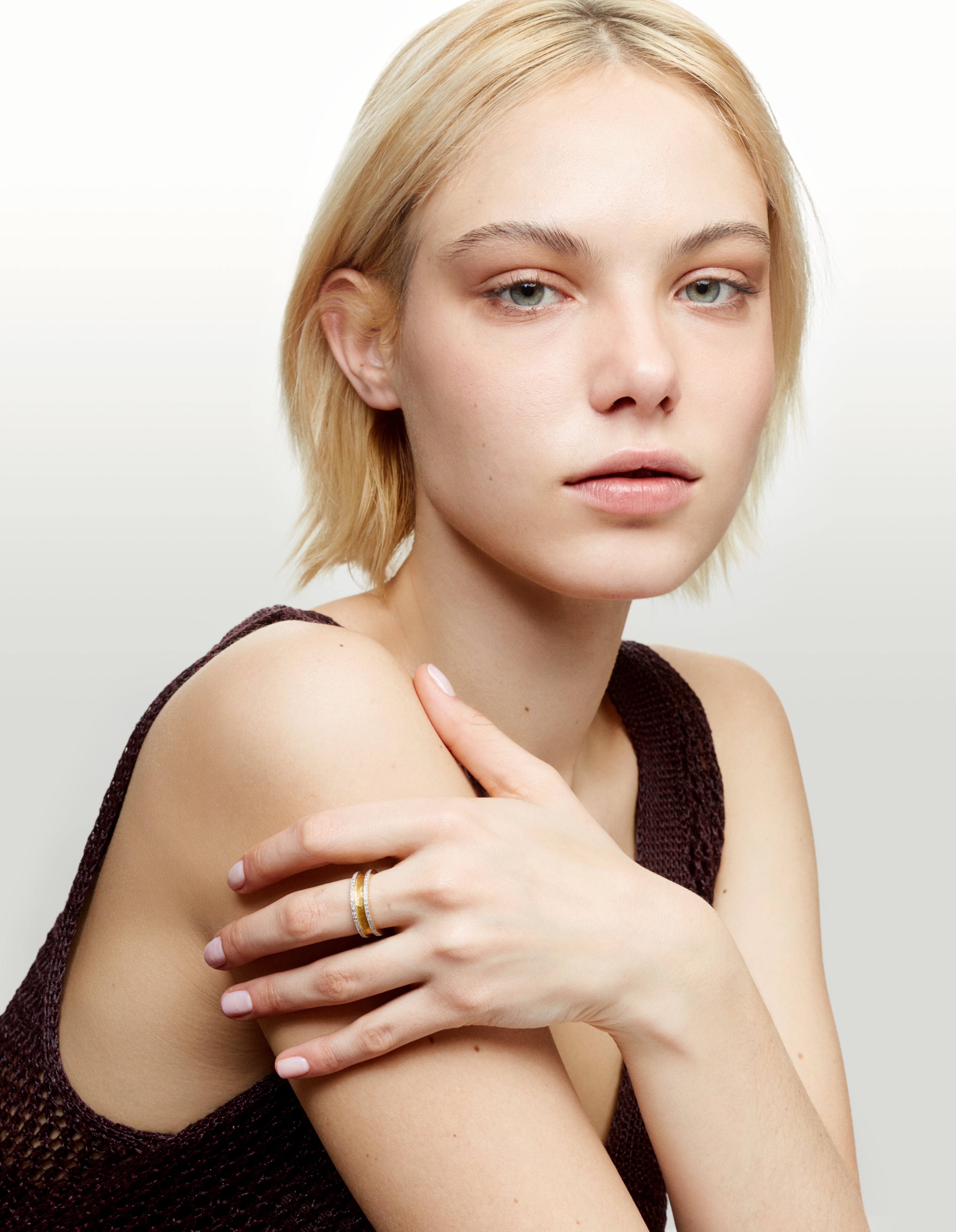 Hammered diamonds ring