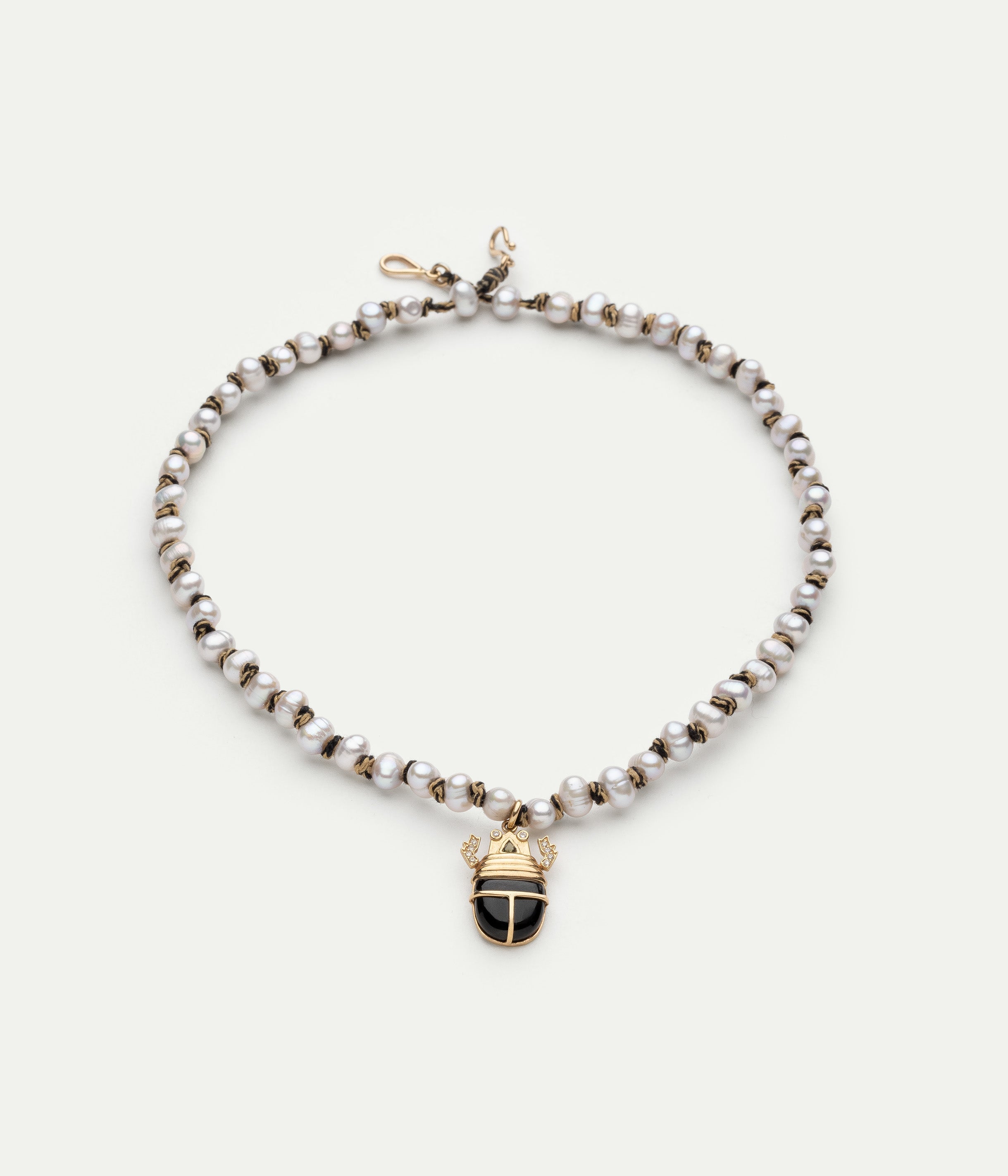 Collier Scarabe onyx et perles