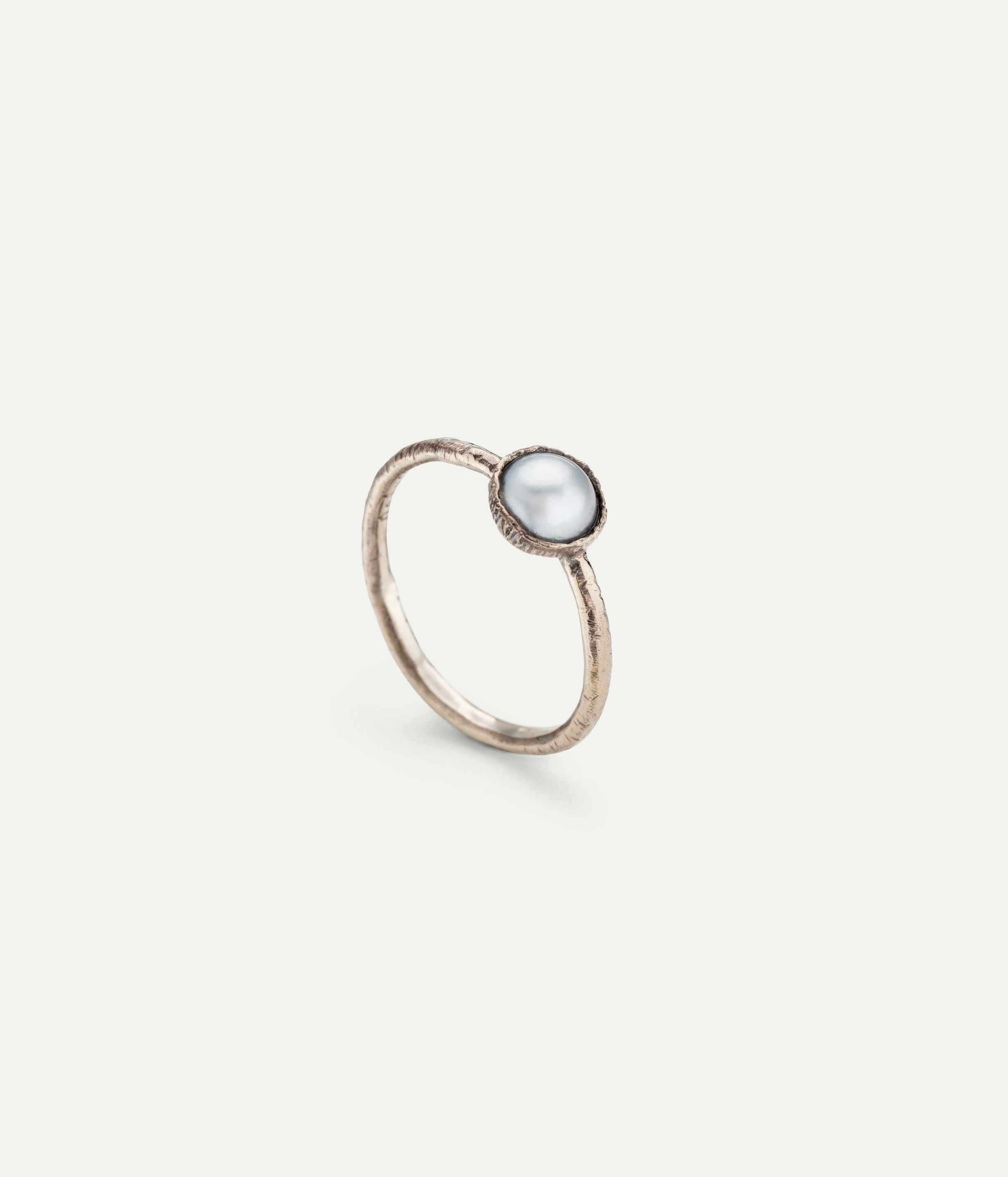 Bague Akoya or gris et perle