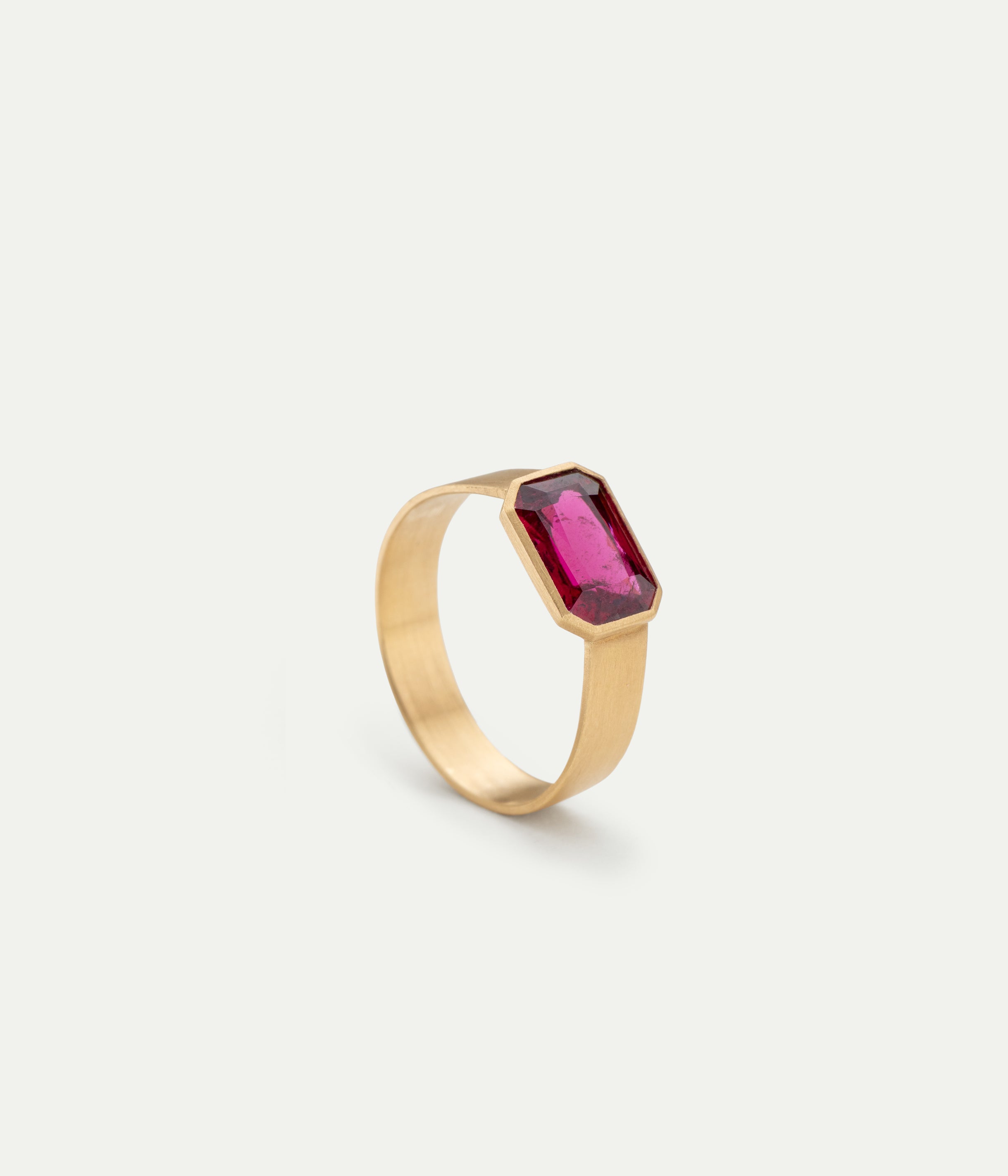 Band Arm rubellite ring