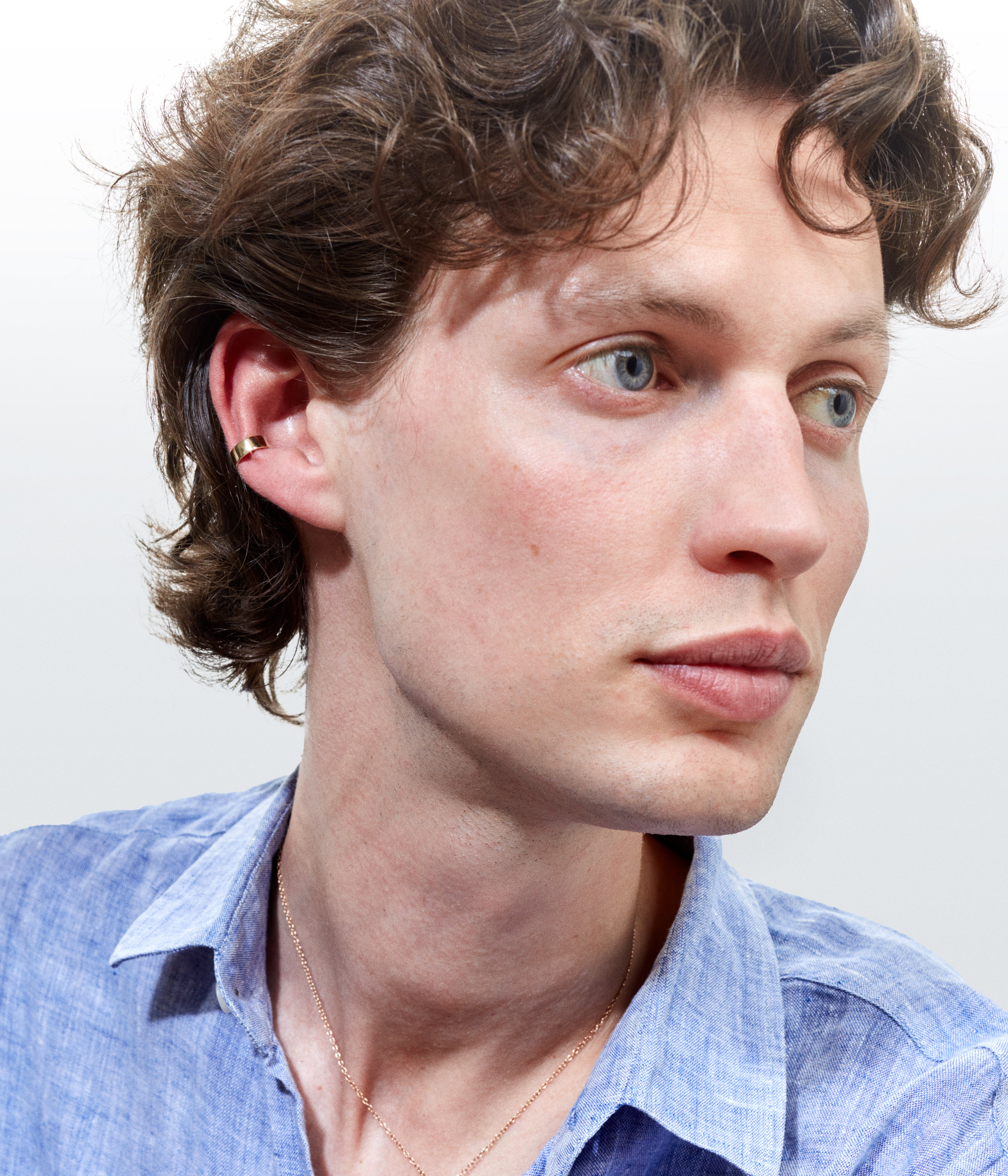 Mia yellow gold earcuff