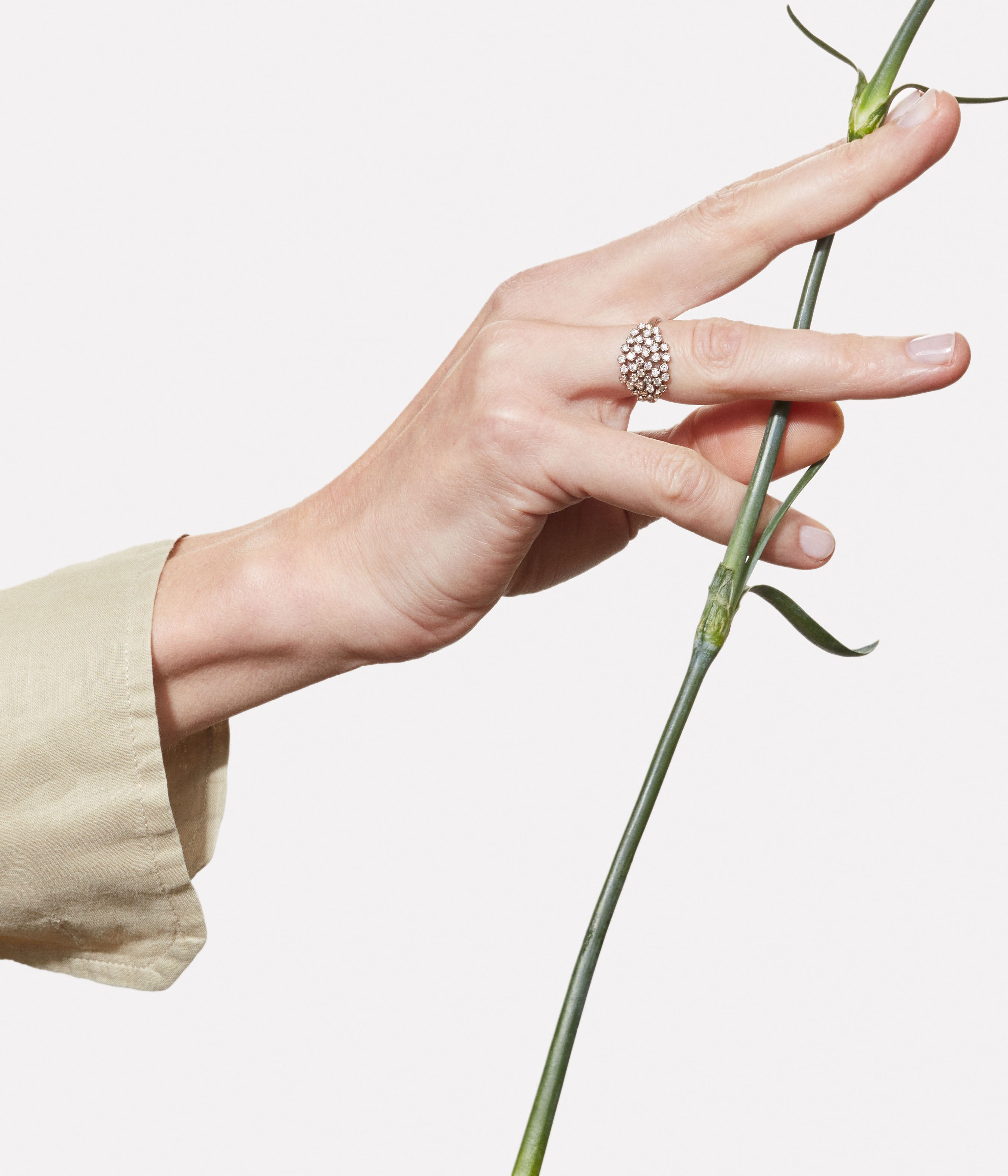 Nuage white gold and diamonds ring