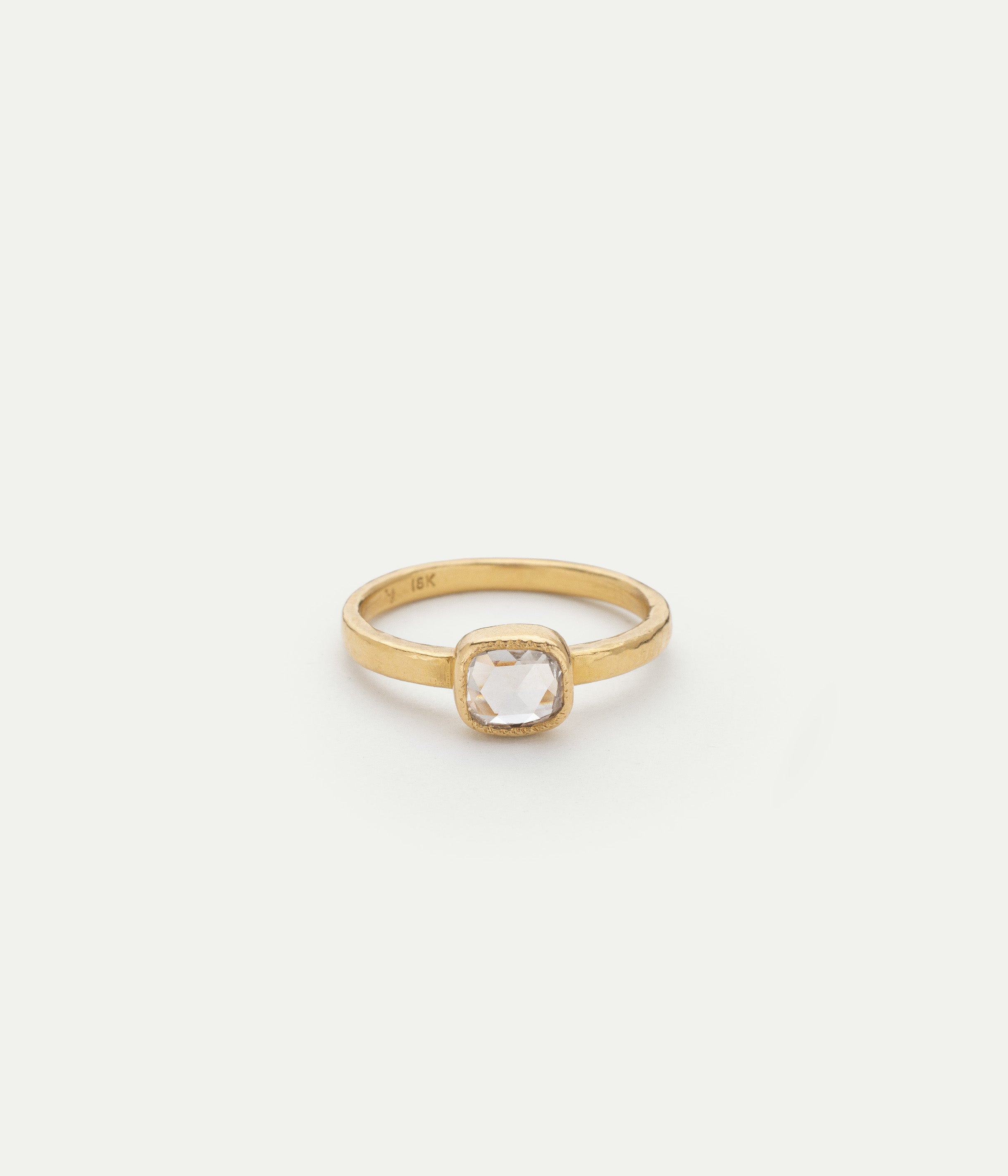 Solitaire yellow gold and diamond ring