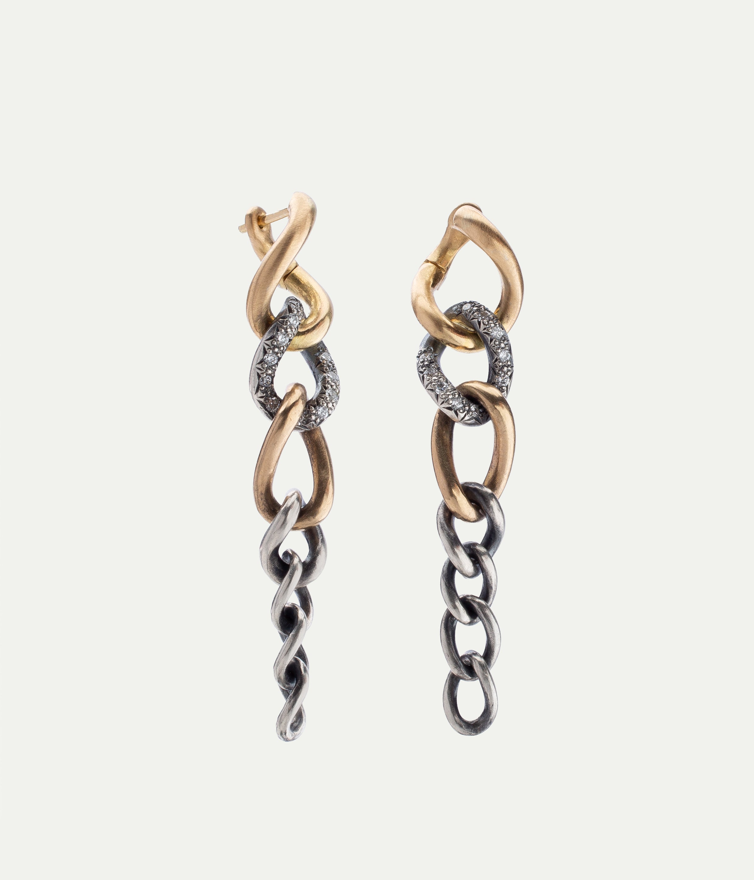 Interlace earrings in yellow gold and diamonds