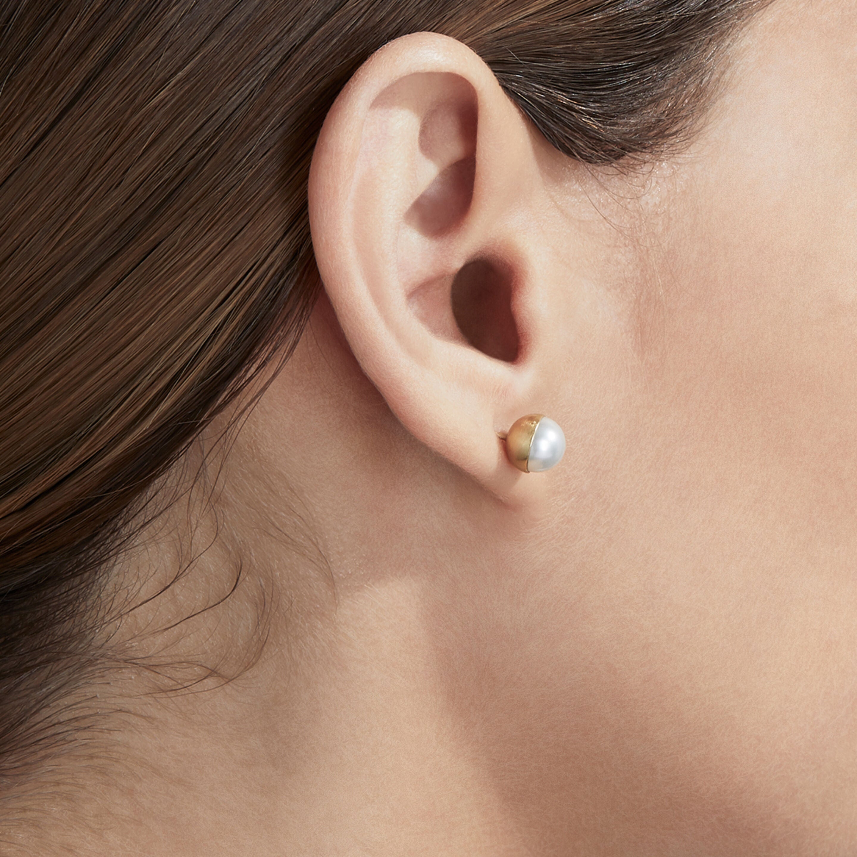 Boucle d'oreille single Half pearl